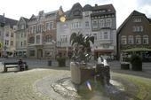 Bild vergr&ouml;&szlig;ern: G�nsemarkt mit G�nsebrunnen