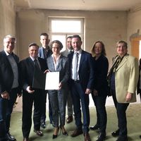 Bild vergr��ern: Christian Dahm (MdL SPD), B�rgermeister Tim K�hler, Andreas Kornacki (Kultur g GmbH),NRW Ministerin Ina Scharrenbach,  Andreas Gorsler (Kulturbeirat), Steffen Paul (MdL FDP), Architektin Lange und Birgit Fischer (Kulturbeirat) und Museumsleiterin Sonja Langkafel - v. li.