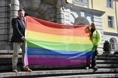 Bild vergr&ouml;&szlig;ern: Regenbogenfahne