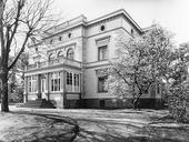 Bild vergr&ouml;&szlig;ern: Gartenf�hrung_Villengarten um 1935 � St�dtisches Museum