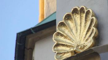 Bild vergr&ouml;&szlig;ern: Pilgermuschel an der Kacobikirche_Buttobild