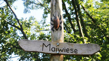 Bild vergr&ouml;&szlig;ern: Buttonbild Namensschild Maiwiese Spielplatz