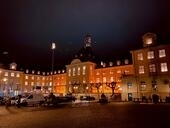 Bild vergr&ouml;&szlig;ern: Orange Rathaus3