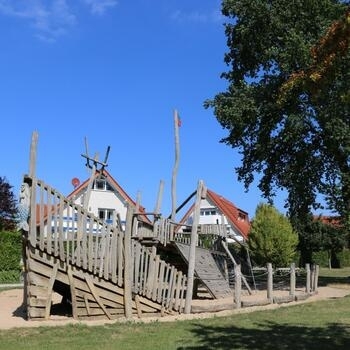 Kinder gestalten ihren Spielplatz Waldfrieden neu