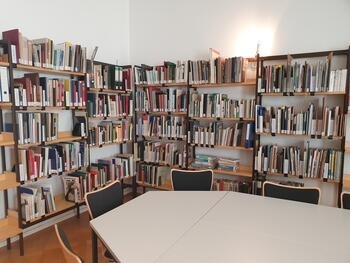 Bild vergr&ouml;&szlig;ern: Pr�senzbibliothek des Kommunalarchivs