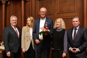 Bild vergr&ouml;&szlig;ern: Ordensverleihung Eckard M�ller