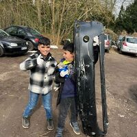 Bild vergr��ern: Dieses Autoteil haben Grundsch�ler der Grundschule Falkstra�e gefunden.
