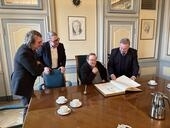Bild vergr&ouml;&szlig;ern: Eintrag ins Goldene Buch