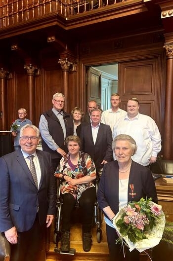Bild vergr&ouml;&szlig;ern: Bundesverdienstkreuz_B�rbel Zuhl_1