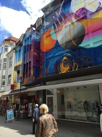 Bild vergr&ouml;&szlig;ern: Bunte Fassade am Gehrenberg