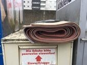Bild vergr&ouml;&szlig;ern: Entsorgter Teppich