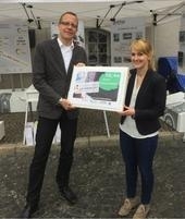 Bild vergr&ouml;&szlig;ern: �bergabe Starterset Elektromobilit�t