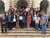 Bild vergr&ouml;&szlig;ern: B&uuml;rgermeister K&auml;hler begr&uuml;&szlig;t die US-amerikanischen Sch&uuml;ler und Lehrer von der Independent High School San Jose, Kalifornien, im Rathaus