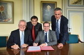 Bild vergr&ouml;&szlig;ern: Dr. Gerald Brummund und Bernd Grotefeld (beide Bundesanstalt f. Immobilienaufgaben), B&uuml;rgermeister Tim K&auml;hler und Dr. Peter Maria B&ouml;hm (1. Beigeordneter) unterzeichnen eine Kooperationsvereinbarung (v. l.)