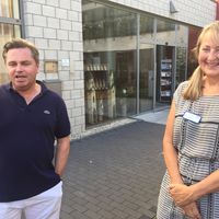 Bild vergr��ern: B�rgermeister K�hler mit Hausleitung Gabriela Hofmann