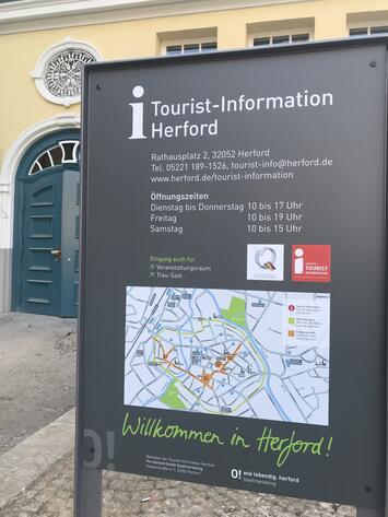 Bild vergr&ouml;&szlig;ern: Hinweisschild Tourist Information