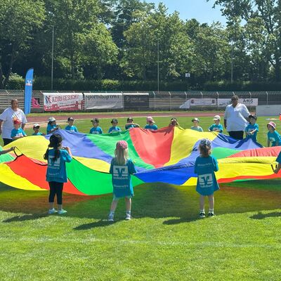 Bild vergr&ouml;&szlig;ern: @Stadt Herford Mit viel Freude und Einsatz absolvierten die Kinder die sportlichen Disziplinen.